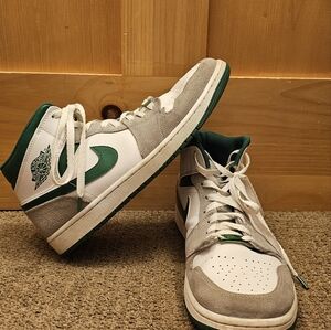 Air Jordan 1 Mid SE Grey Pine Green